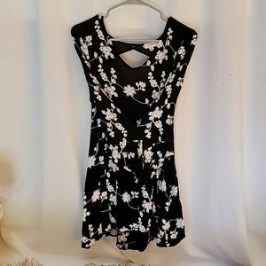 Umgee floral tunic/free with purchase of any other item in my clost